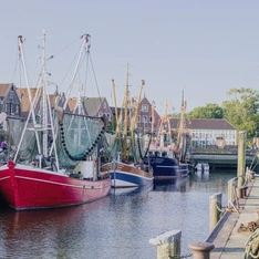 Fischkutter im Hafen von Bensersiel